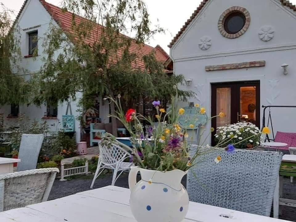 Kaptalantoti Piac Vendeghaz酒店 外观 照片